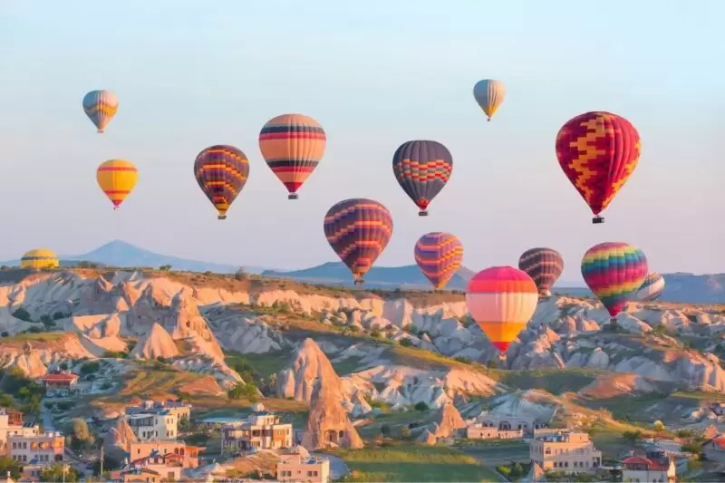 Uncover the Magic of Istanbul – Hot Air Balloons Over Cappadocia Rock Formations